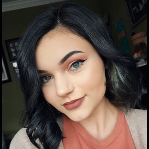 Meet your Posher, Abigail